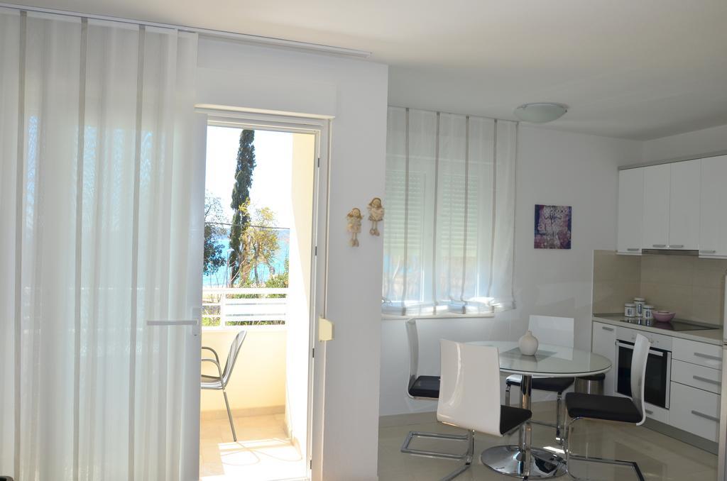 Iris Beach Apartments Kastela Bilik gambar