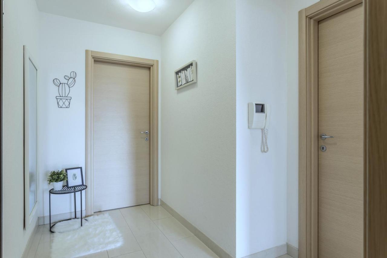 Iris Beach Apartments Kastela Luaran gambar